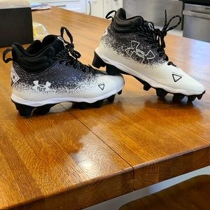 Under Armour Youth Boys Spotlight Franchise 2.0 Jr. Football cleats -2Y